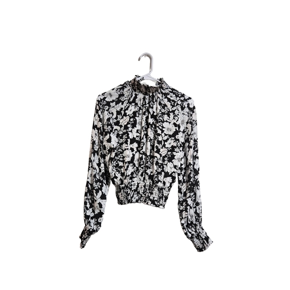 Forever 21 Black and White Puff Sleeve Blouse - Picture 2 of 8